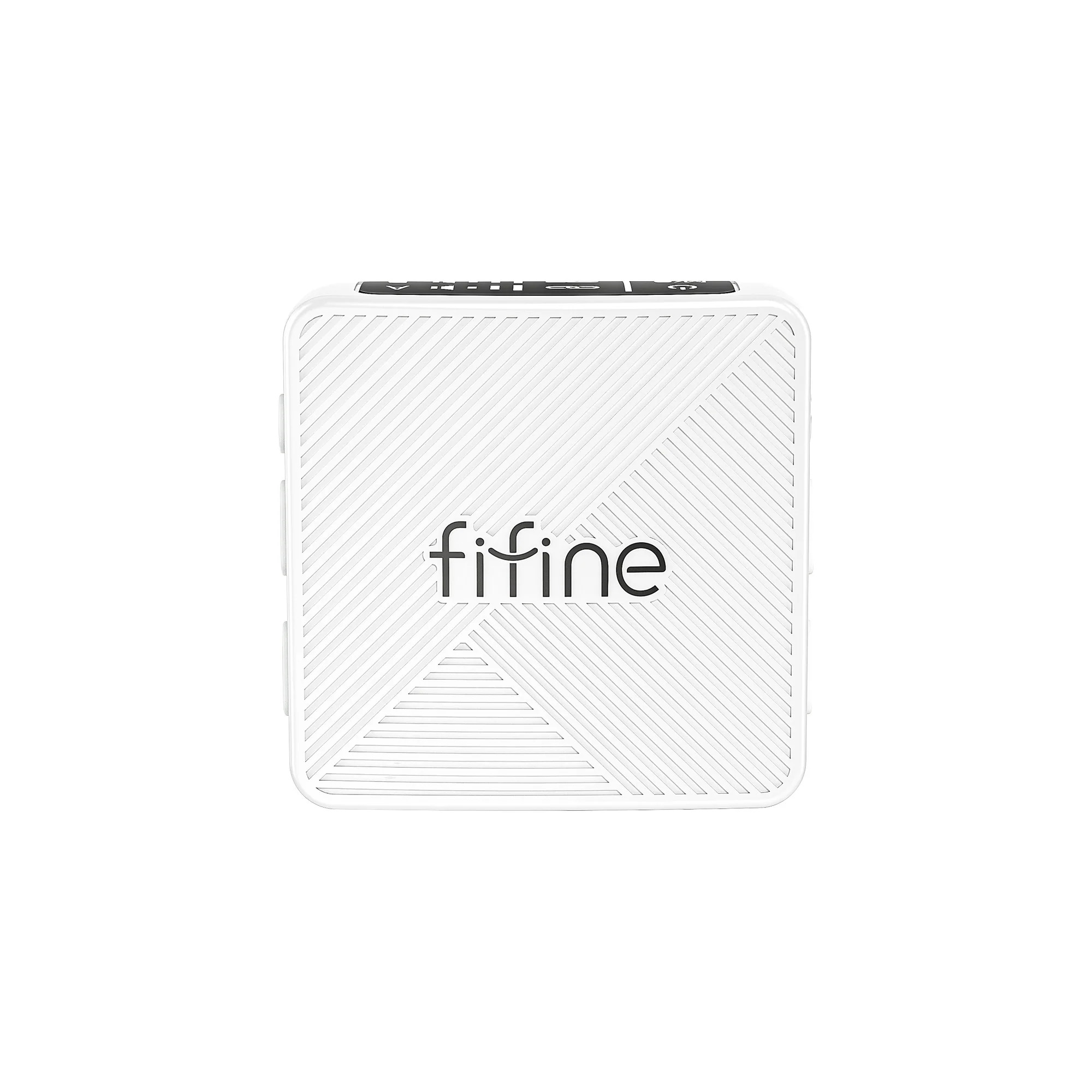 Białe, kwadratowe urządzenie z równoległymi liniami i czarnym logo 'Fifine'.