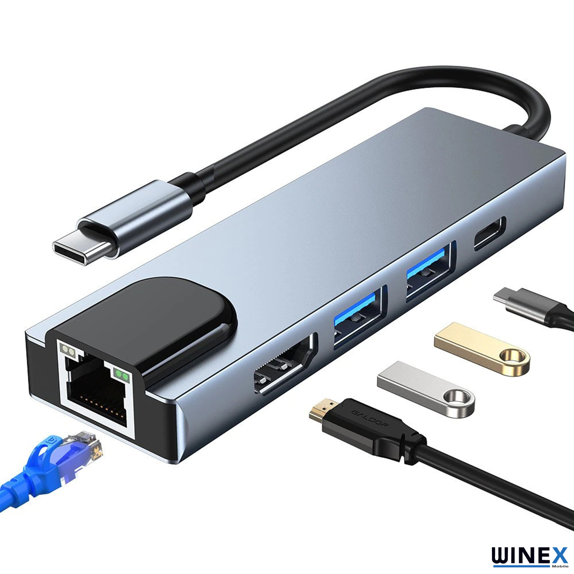 Ethernet, HDMI ve USB bağlantı noktalarına sahip gümüş USB-C hub, kablolu.