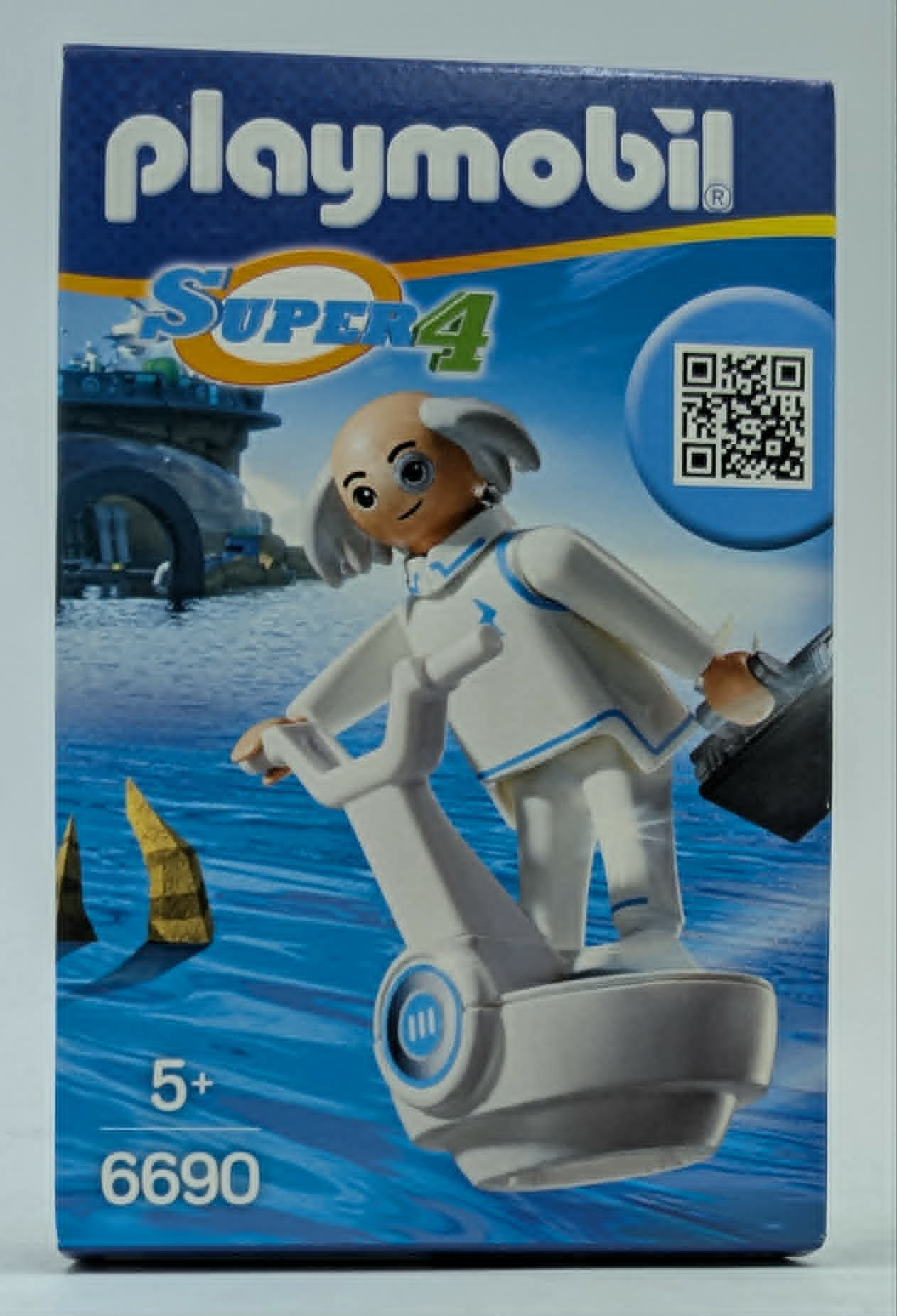 Playmobil Super 4 Box mit einer Figur auf einem Gefährt vor einer Wasser- und Felsenlandschaft.