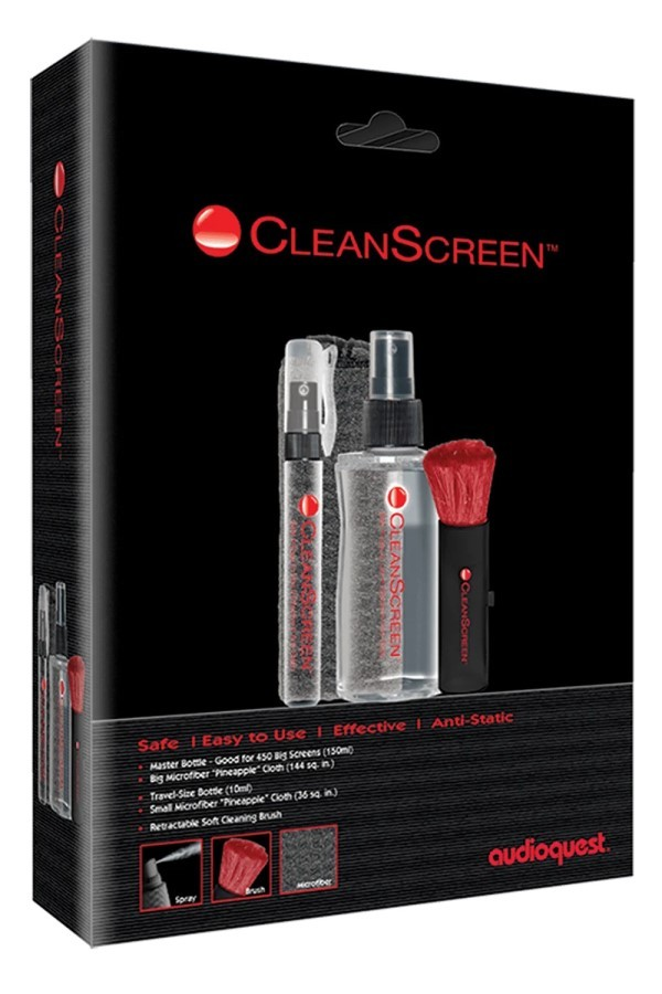 Zestaw czyszczący CleanScreen ze sprayem, szczotką i ściereczką z mikrofibry na czarnym opakowaniu.