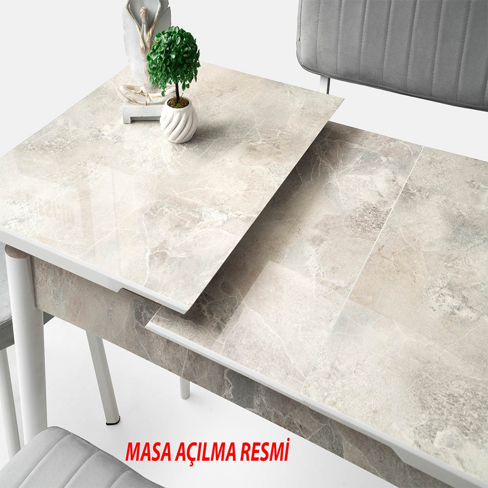 Mermer yüzeyli açılabilir masa, dekorasyon ve sandalye.