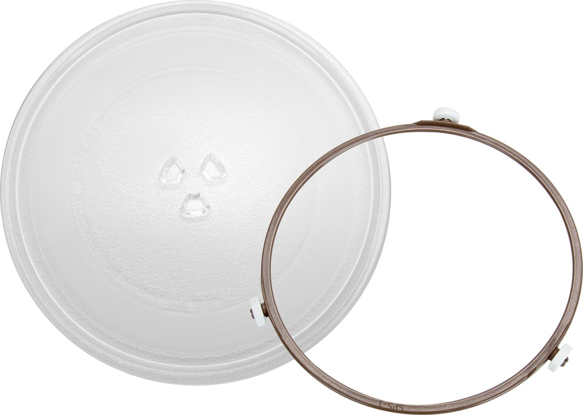 Eine durchsichtige Glas-Mikrowellen-Drehtellerteller und ein runder Metall-Drehtellerring mit Rädern.