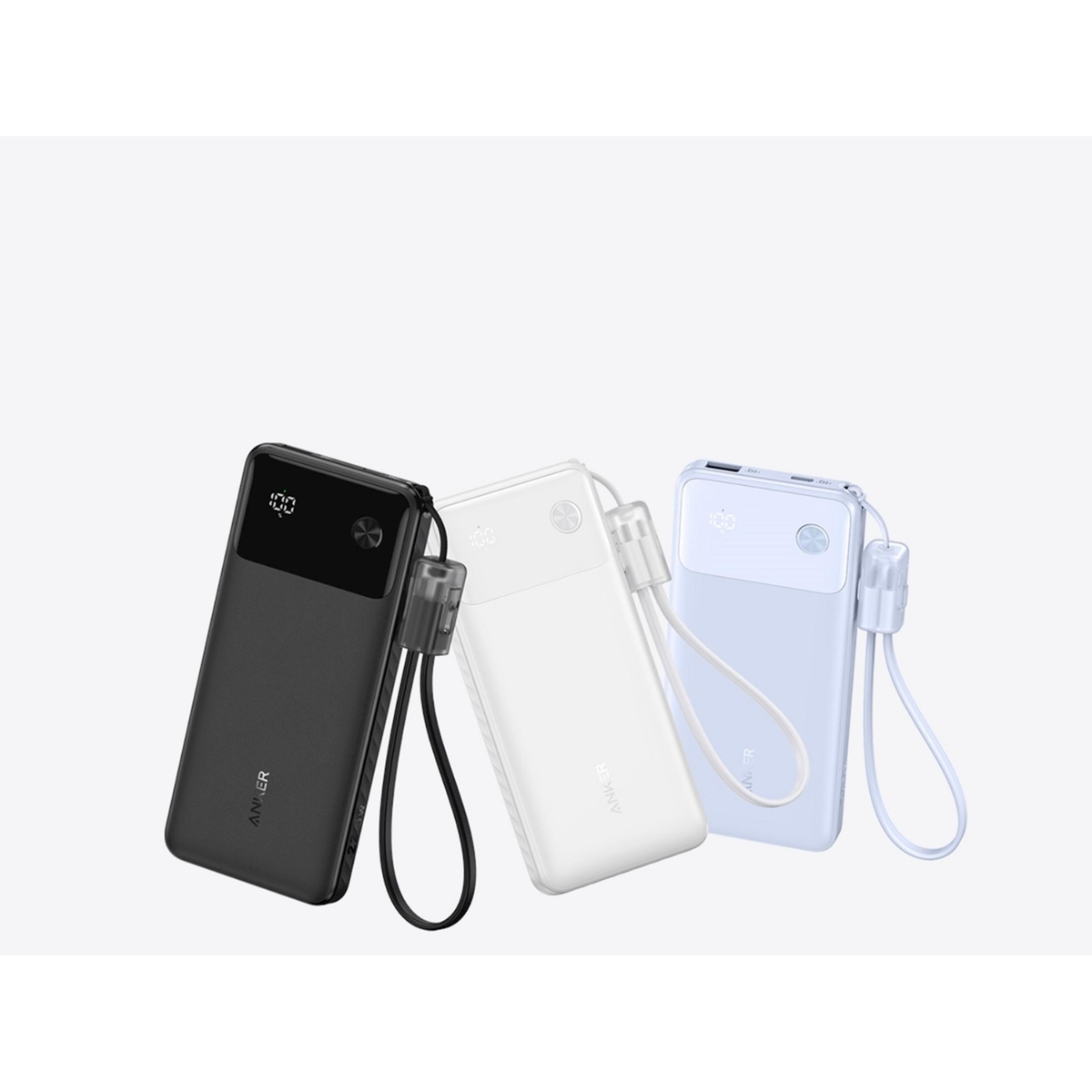 Tre power bank nero, bianco e azzurro con cinturino e display digitale.