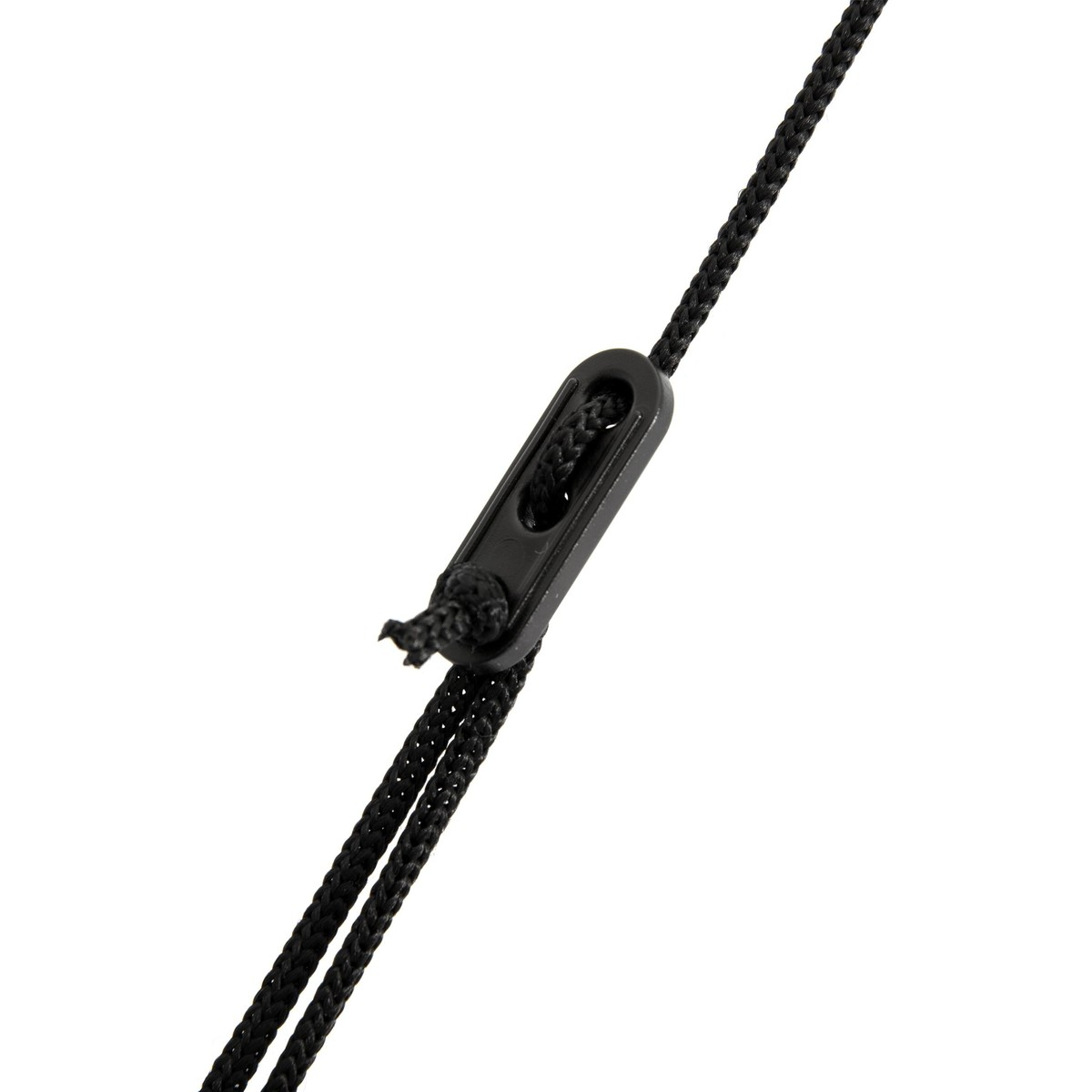 Ein schwarzer Kordelstopper mit zwei schwarzen Kordeln.