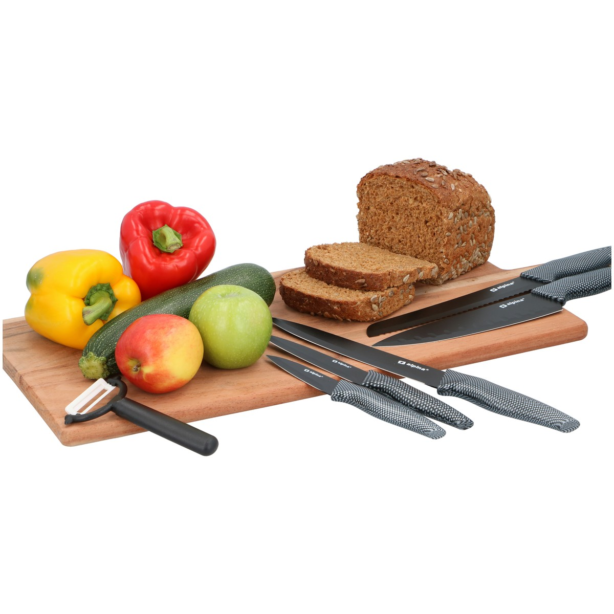 Holzbrett mit Brot, Obst, Gemüse, Messern und Sparschäler.
