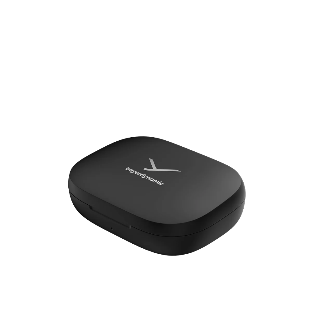 Un étui de chargement noir fermé avec le logo Beyerdynamic.