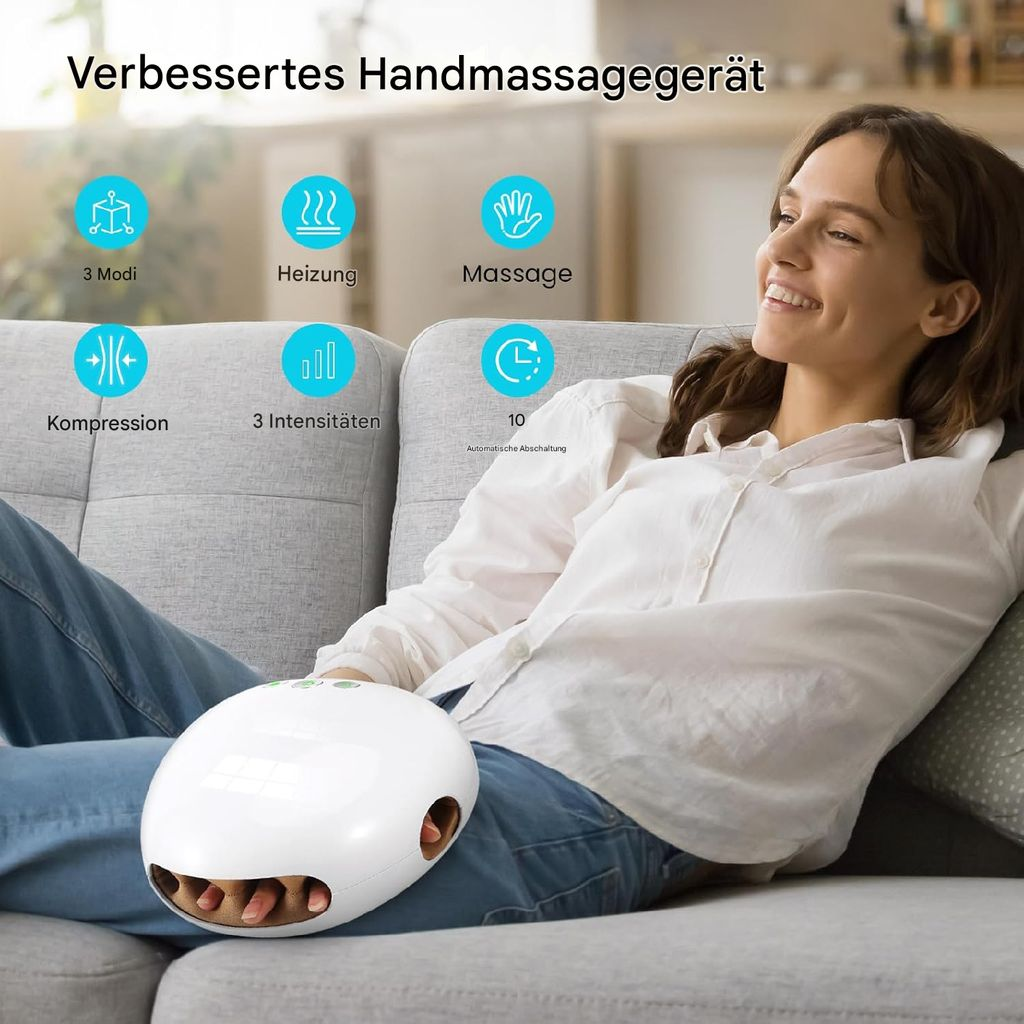 Frau entspannt sich auf dem Sofa mit einem Handmassagegerät. Icons zeigen Modi, Heizung, Massage, Kompression, Intensitäten.