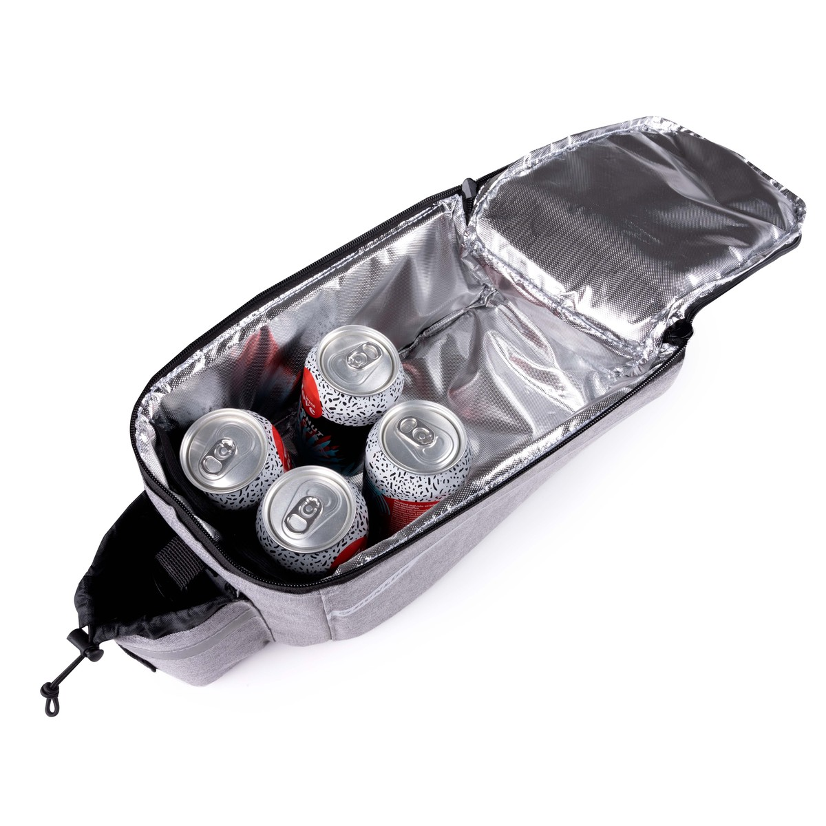 Sac glacière gris avec quatre canettes à l'intérieur, isolé sur fond blanc.