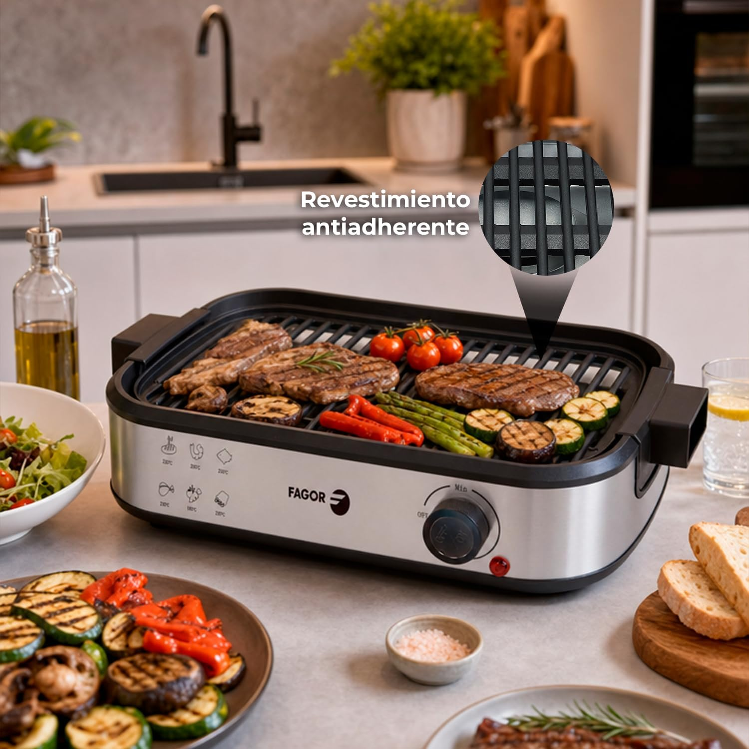 Una griglia elettrica con carne, verdure e pomodorini.