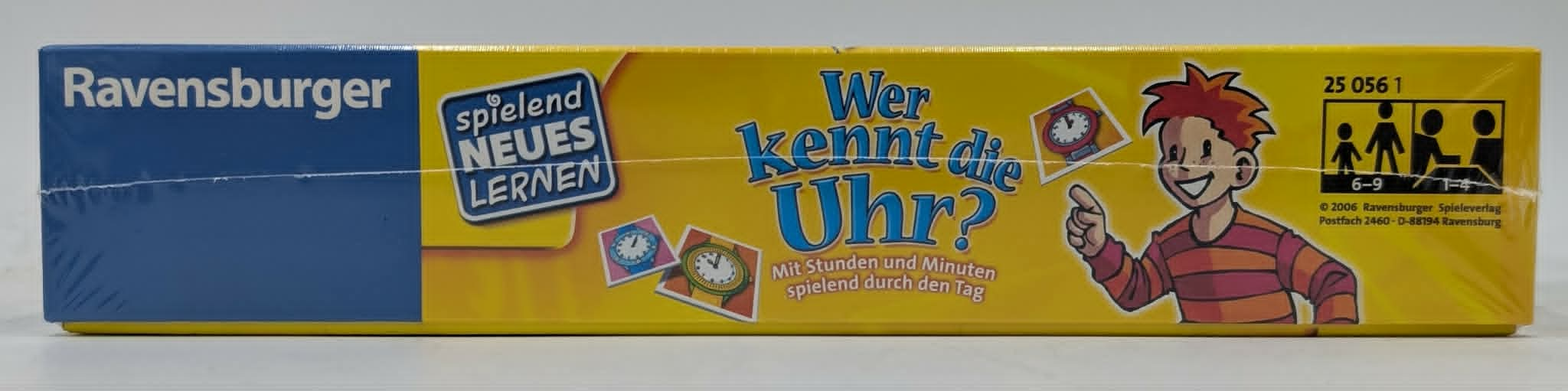 Ravensburger Spiel, Wer kennt die Uhr? mit Uhren und einem Jungen.