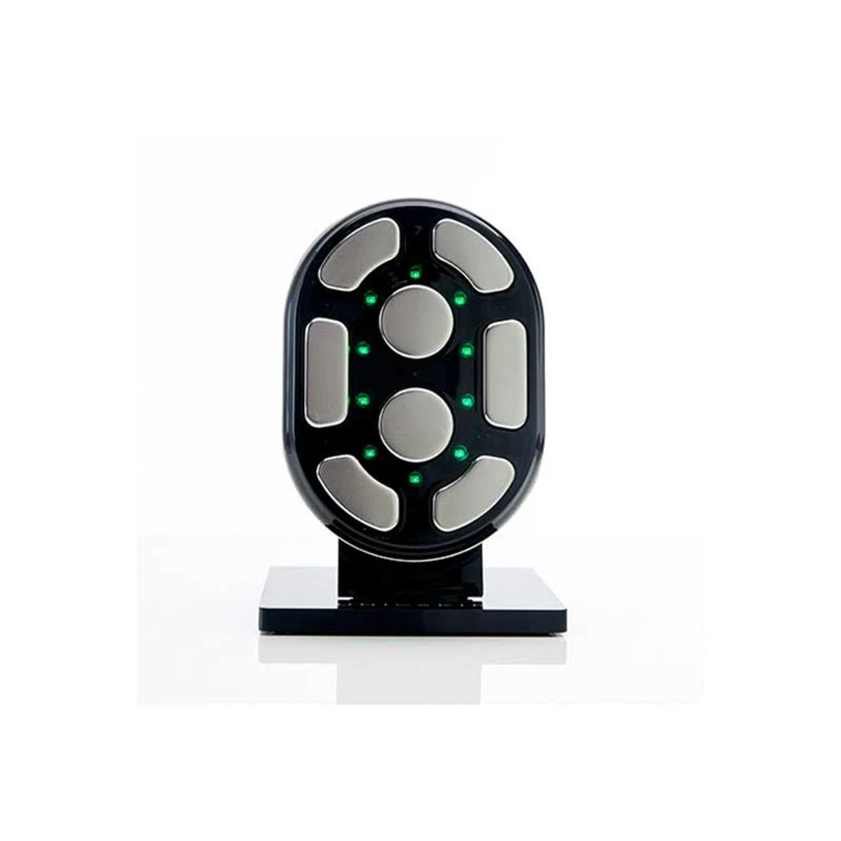 Un dispositivo negro con botones plateados y luces verdes sobre una base.