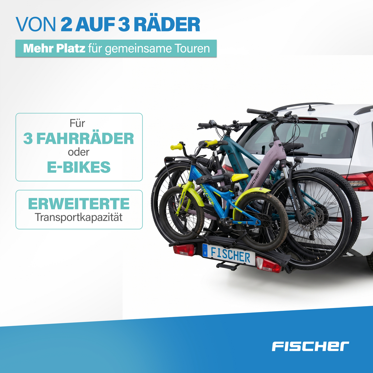 Ein weißes Auto trägt drei Fahrräder auf einem Heckträger. Text wirbt für 3 Fahrräder/E-Bikes.