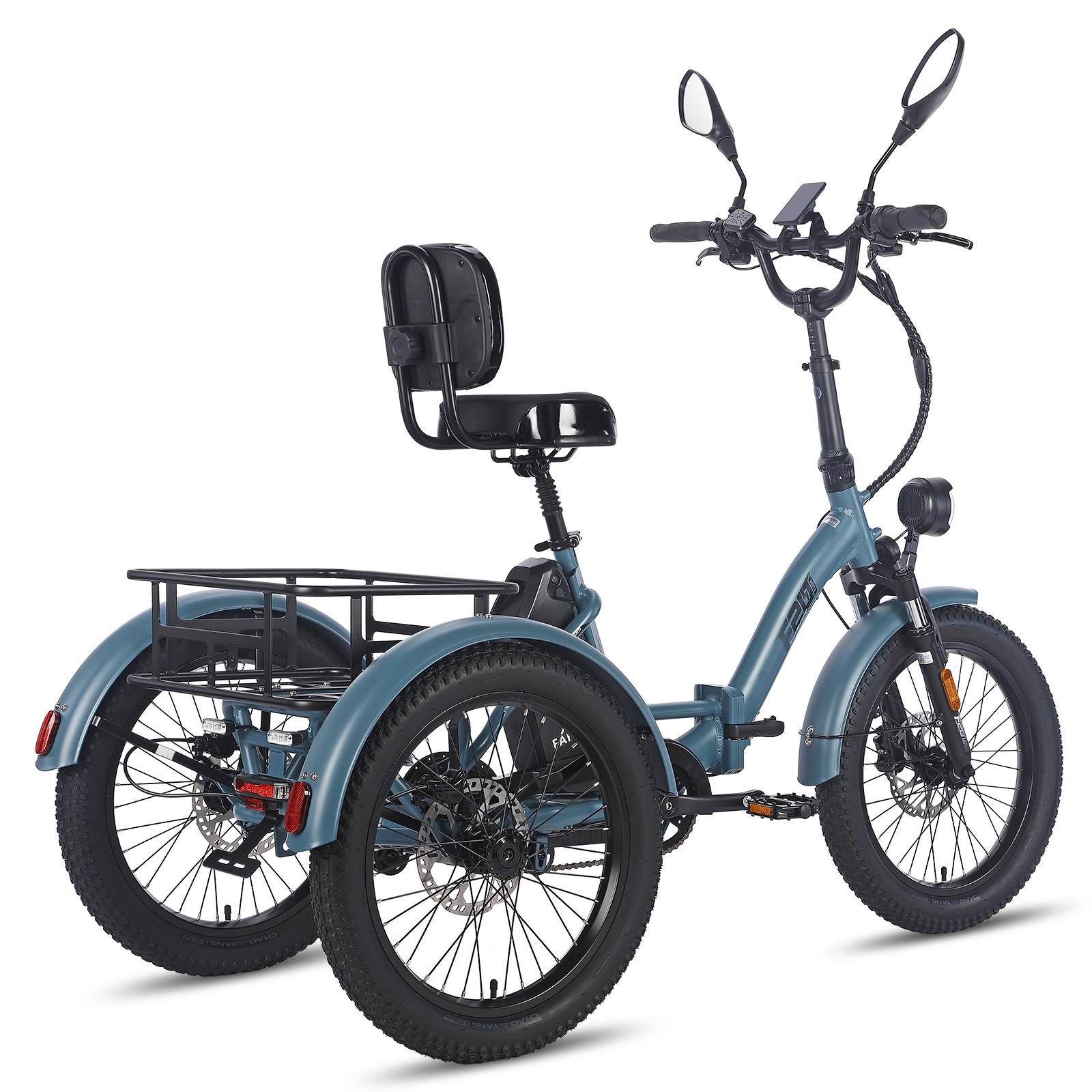 Una e-bike triciclo azul gris con portaequipajes, asiento trasero y ruedas anchas.
