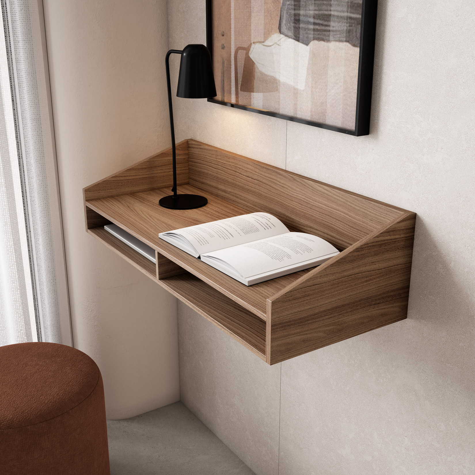 Una estantería de pared de madera con un libro abierto y una lámpara negra.