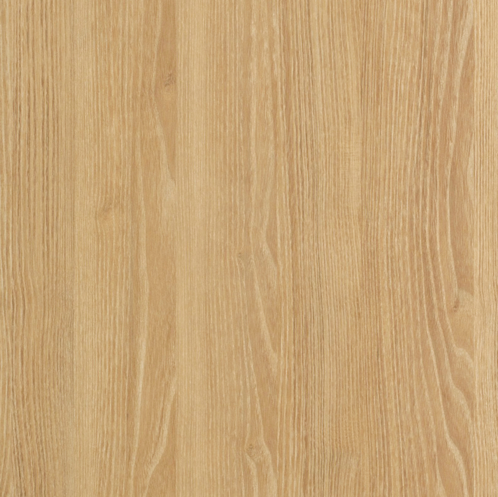 Primer plano de madera clara con veta vertical y sutiles patrones ondulados.