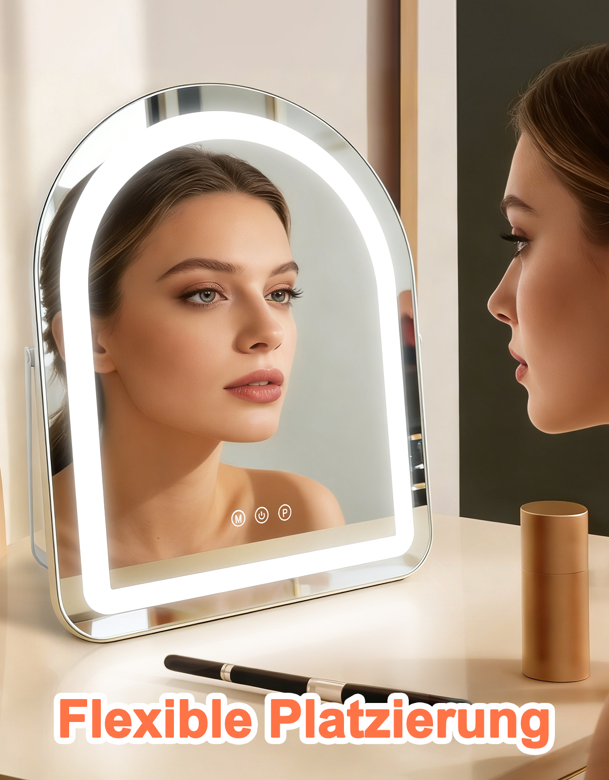 Una mujer mira en un espejo de maquillaje iluminado. Un pincel está delante.
