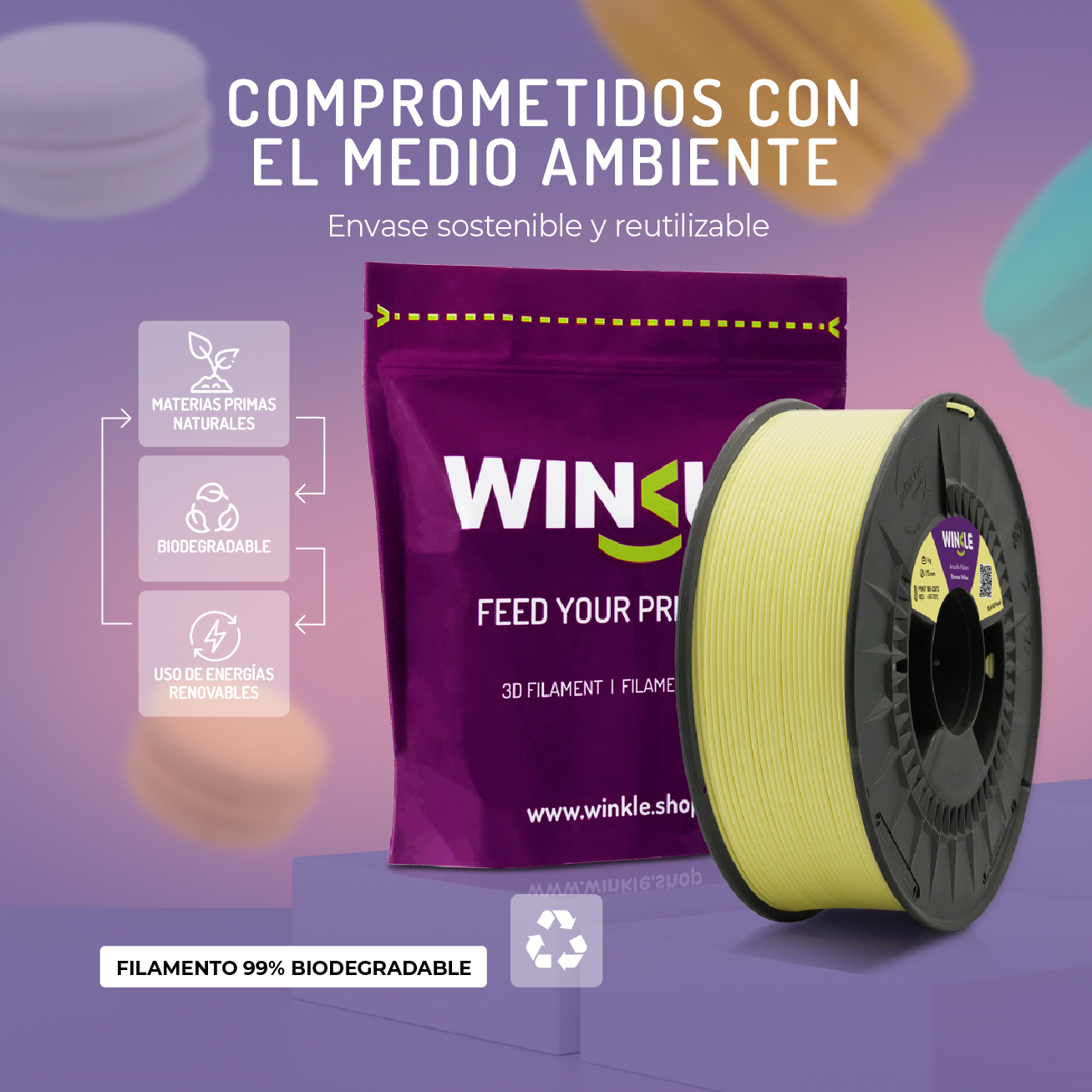 Filamento 3D amarillo en carrete junto a una bolsa morada con texto.