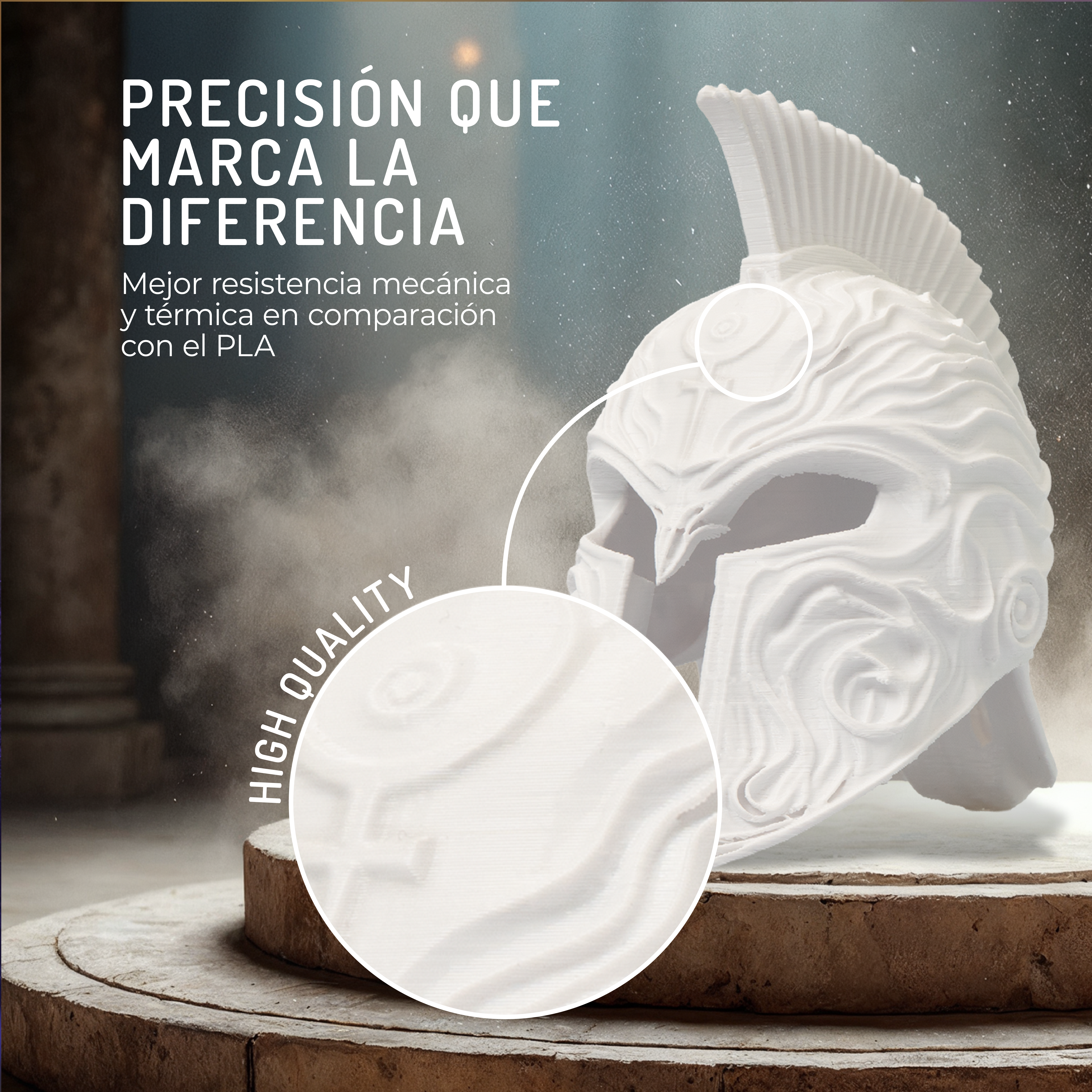 Réplica de casco griego blanco impreso en 3D con patrones detallados en un pedestal.