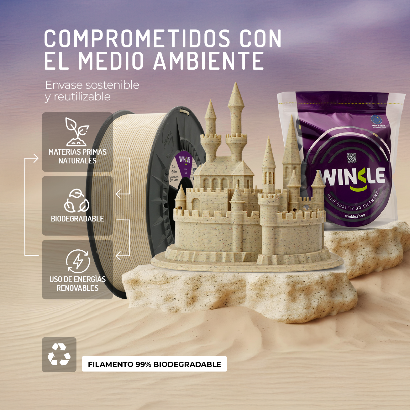 Una bobina de filamento 3D, castillo y empaque sobre arena. Ecológico.