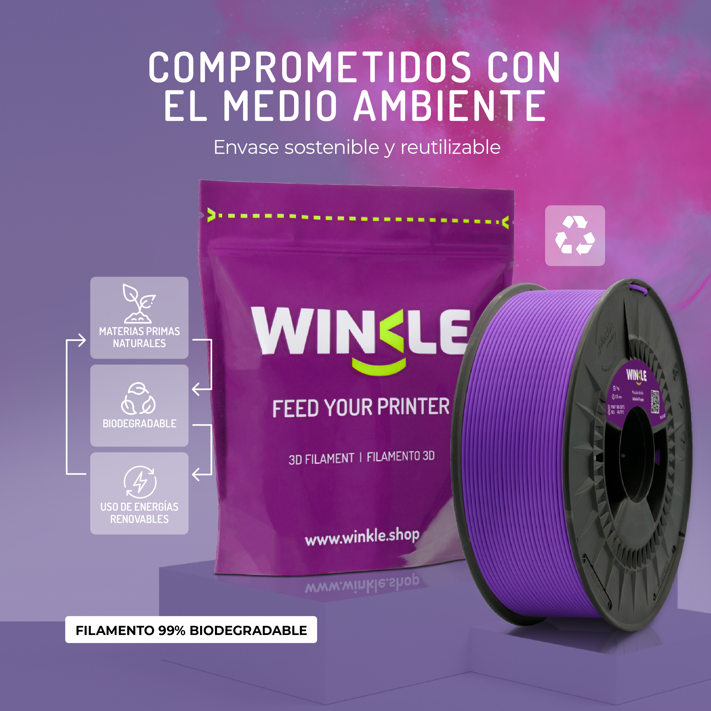 Rollo de filamento morado para impresión 3D junto a un paquete morado con símbolo reciclaje.