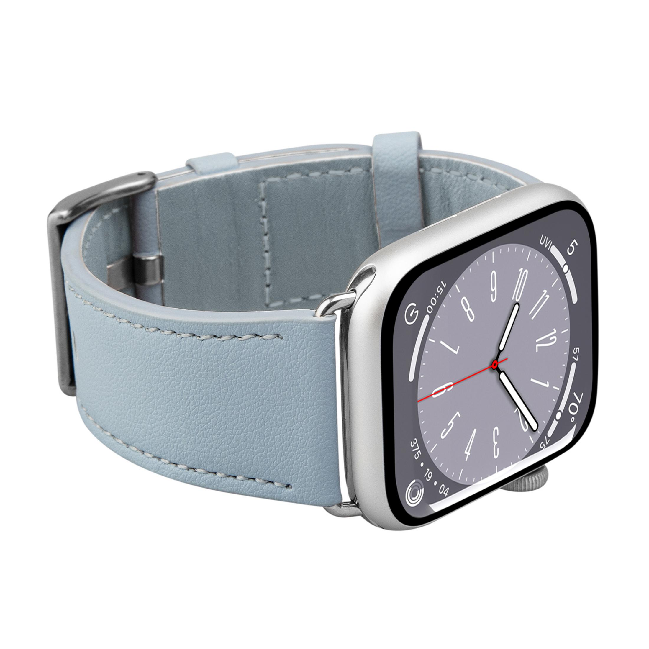 Un cinturino in pelle azzurro attaccato a un quadrante d'orologio argentato.