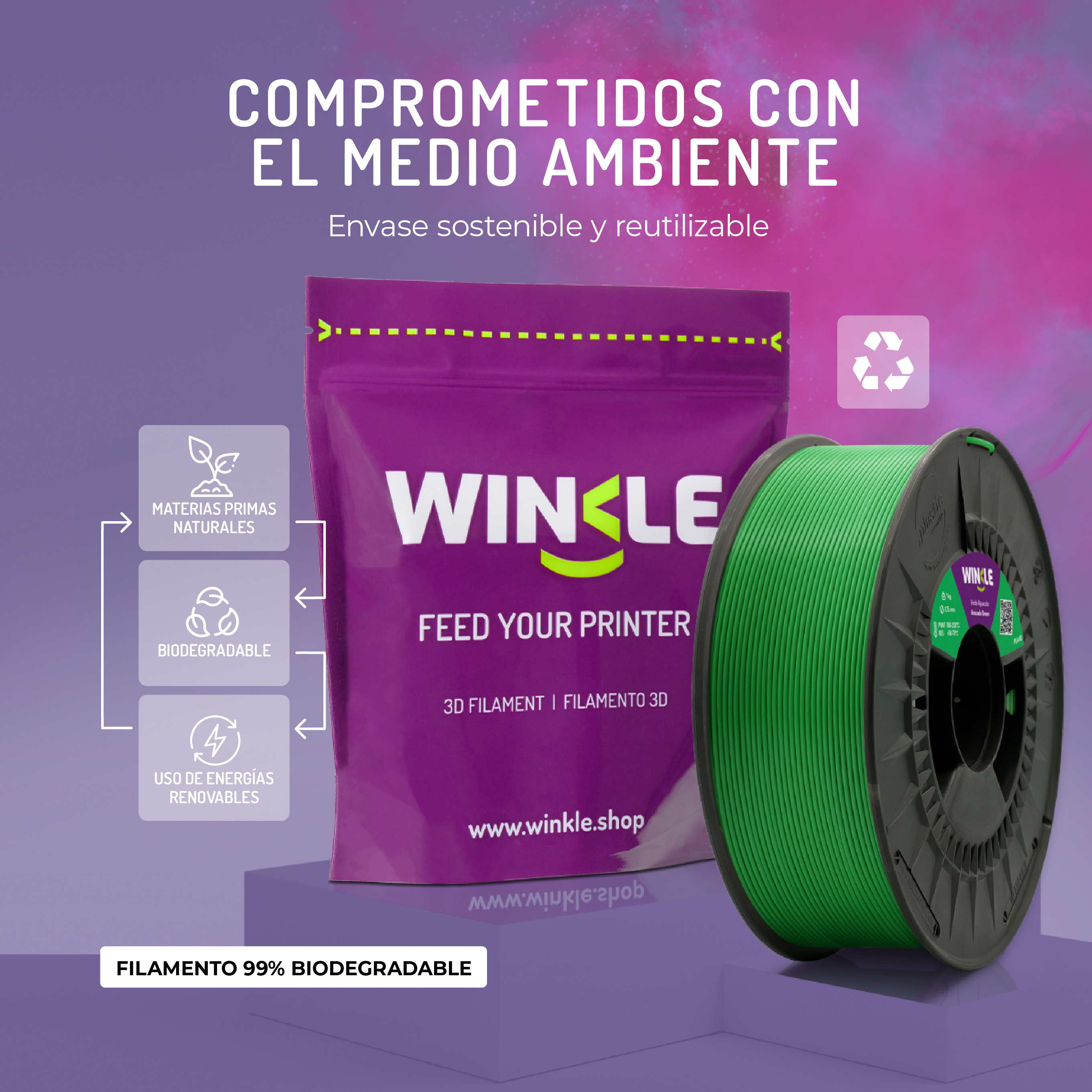 Filamento verde para impresora 3D en carrete junto a un paquete morado con logos ambientales.