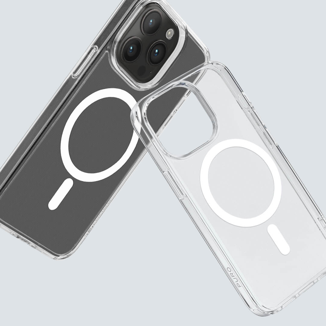Due custodie trasparenti per telefono con anelli magnetici bianchi su sfondo grigio chiaro.