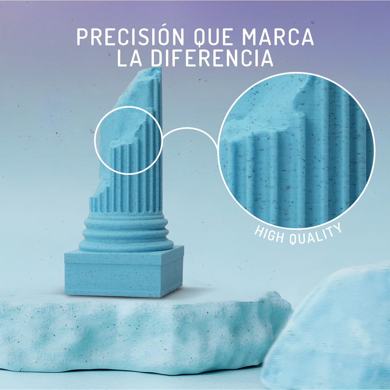 Una columna rota azul sobre un pedestal de piedra, con primer plano de sus estrías.