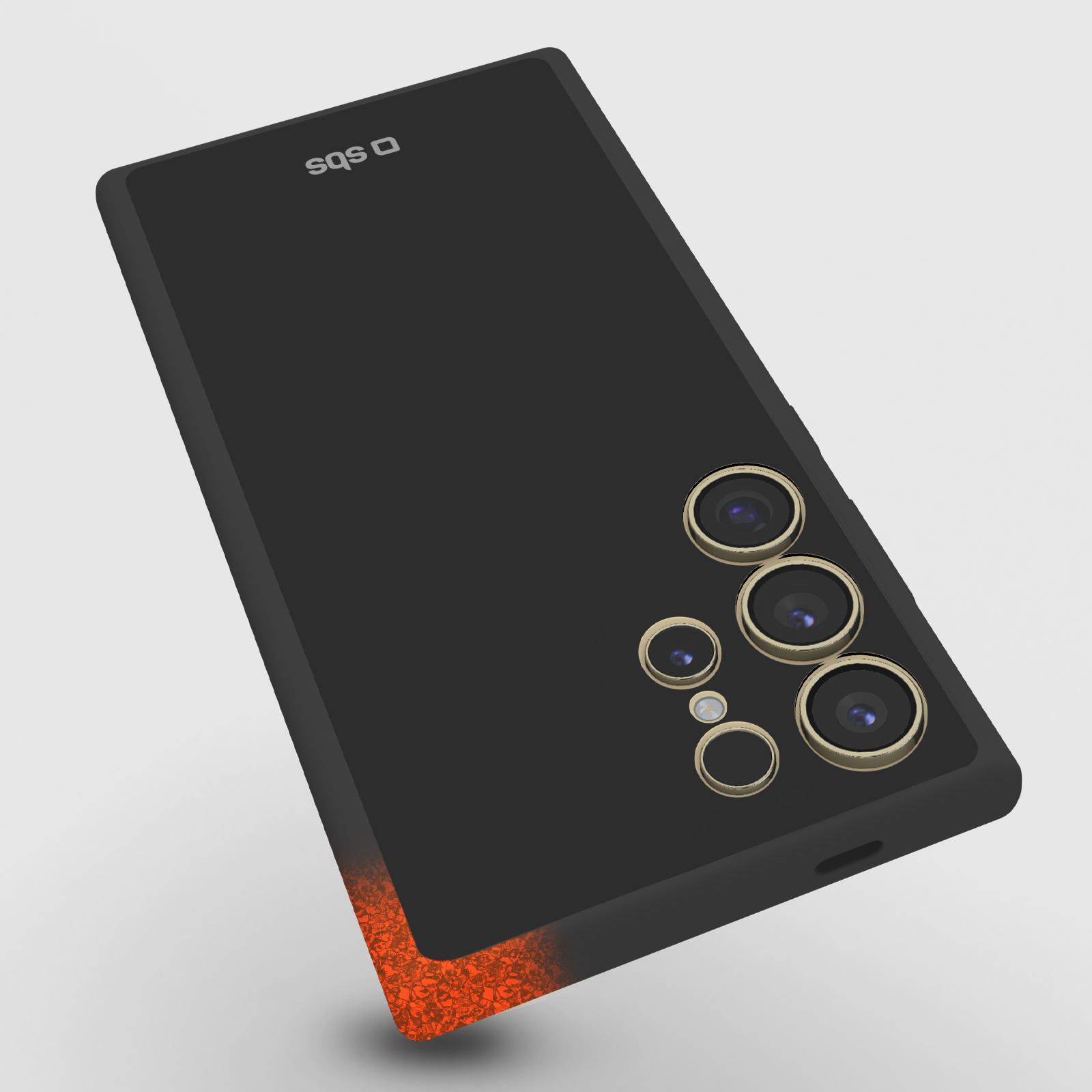 Teléfono inteligente negro con logo SBS, cuatro cámaras y patrón naranja en borde inferior.