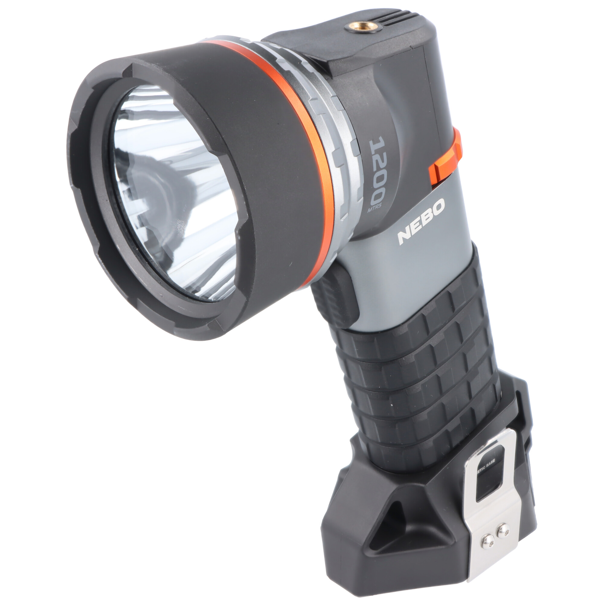 Eine graue und schwarze Taschenlampe mit orangefarbenen Akzenten auf weißem Hintergrund.