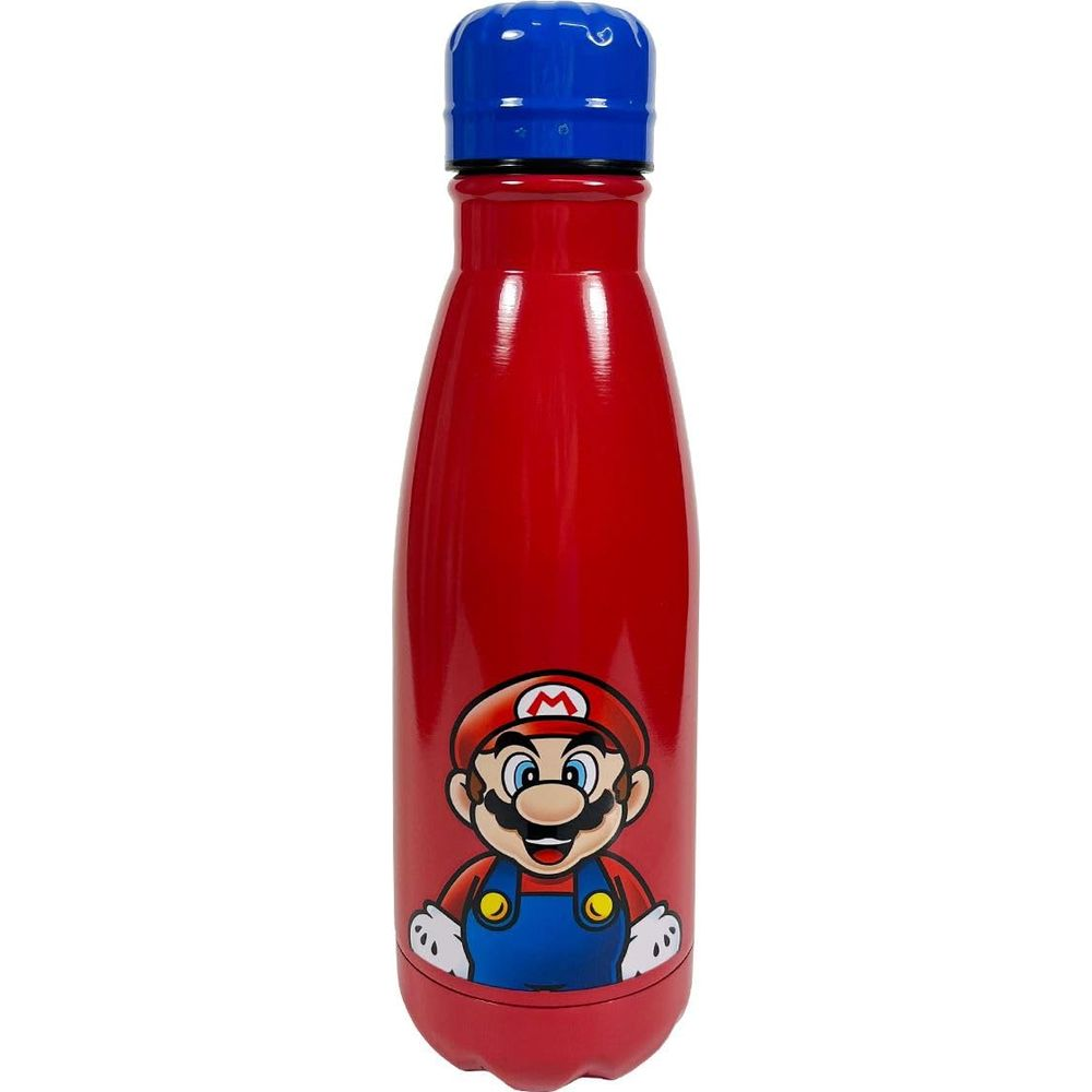 Rote Wasserflasche mit Mario-Aufdruck und blauer Kappe.