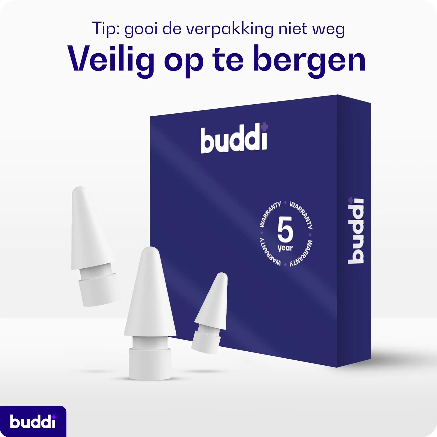 Drie witte penpunten liggen naast een donkerblauwe doos van Buddi.
