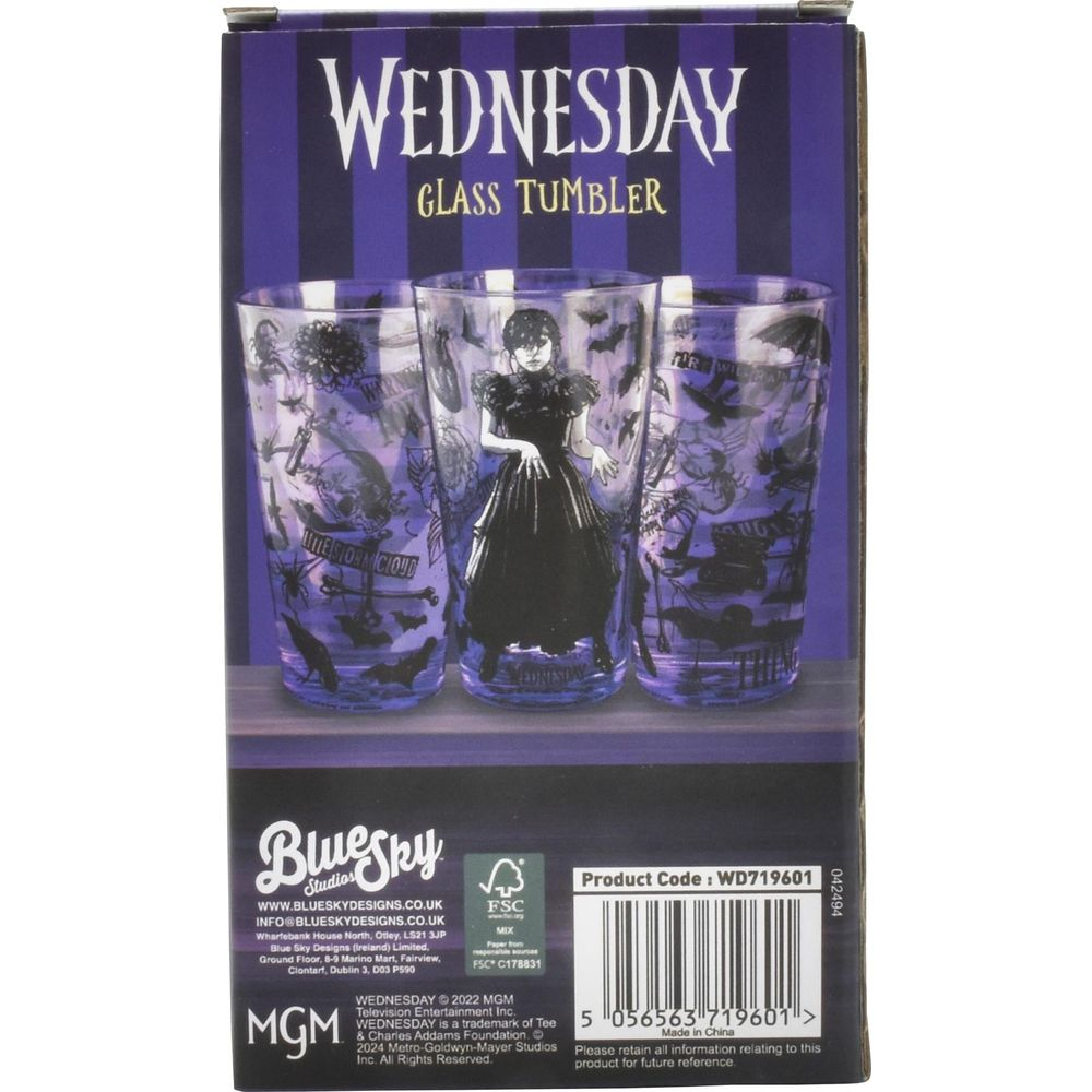 Drei Glas-Becher mit Wednesday Addams Motiven, schwarze Silhouetten.