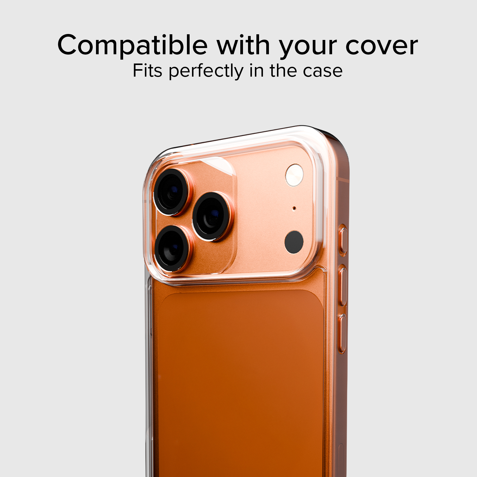Funda transparente revela teléfono naranja con tres lentes de cámara.