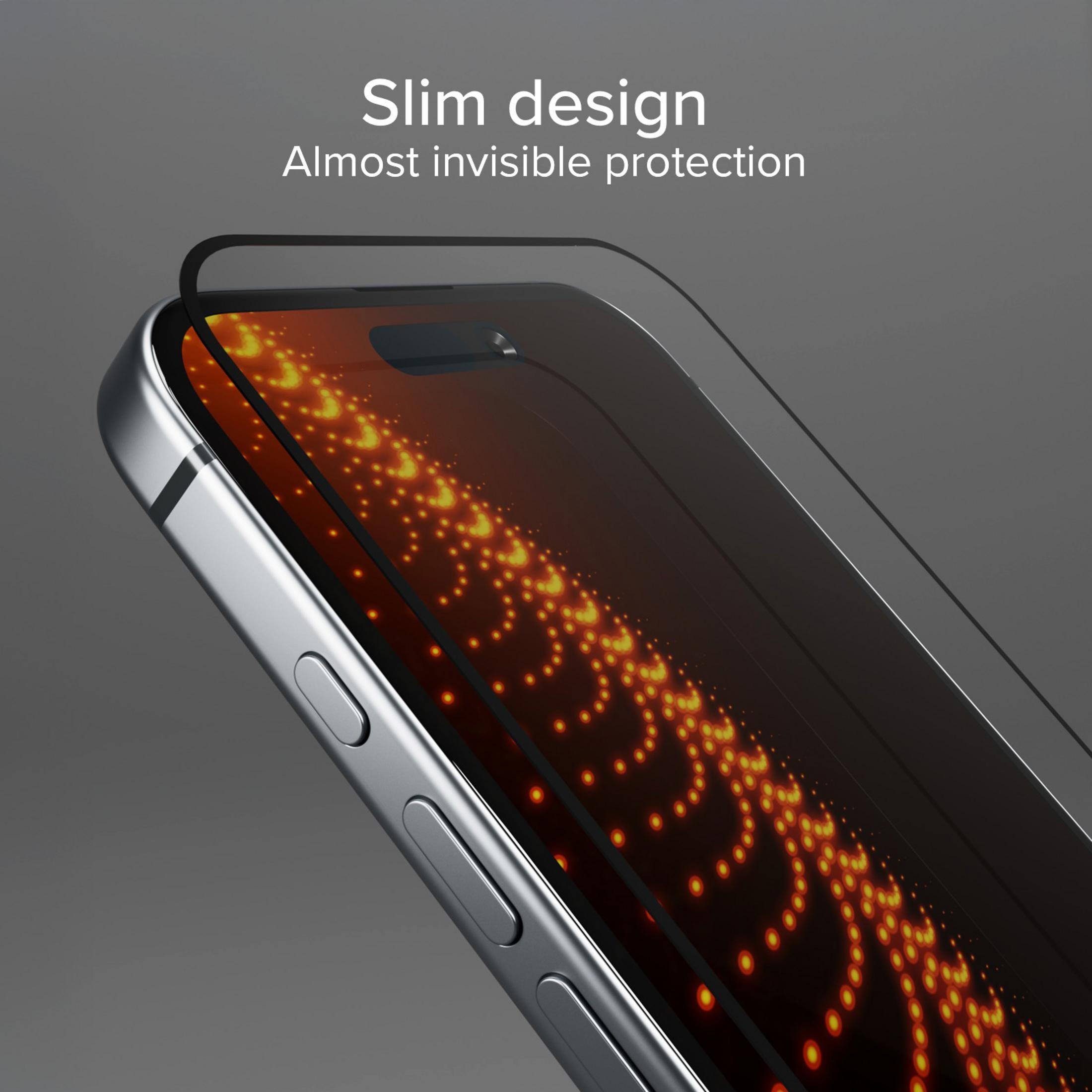Un smartphone con protector de pantalla delgado e invisible. Luces brillantes al fondo.