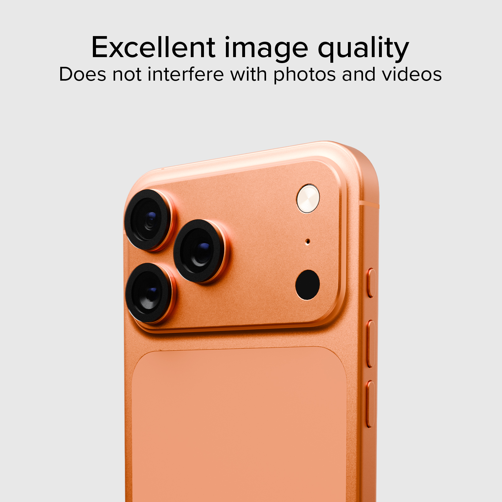 Primer plano de la parte trasera de un smartphone naranja con tres lentes de cámara y un flash.