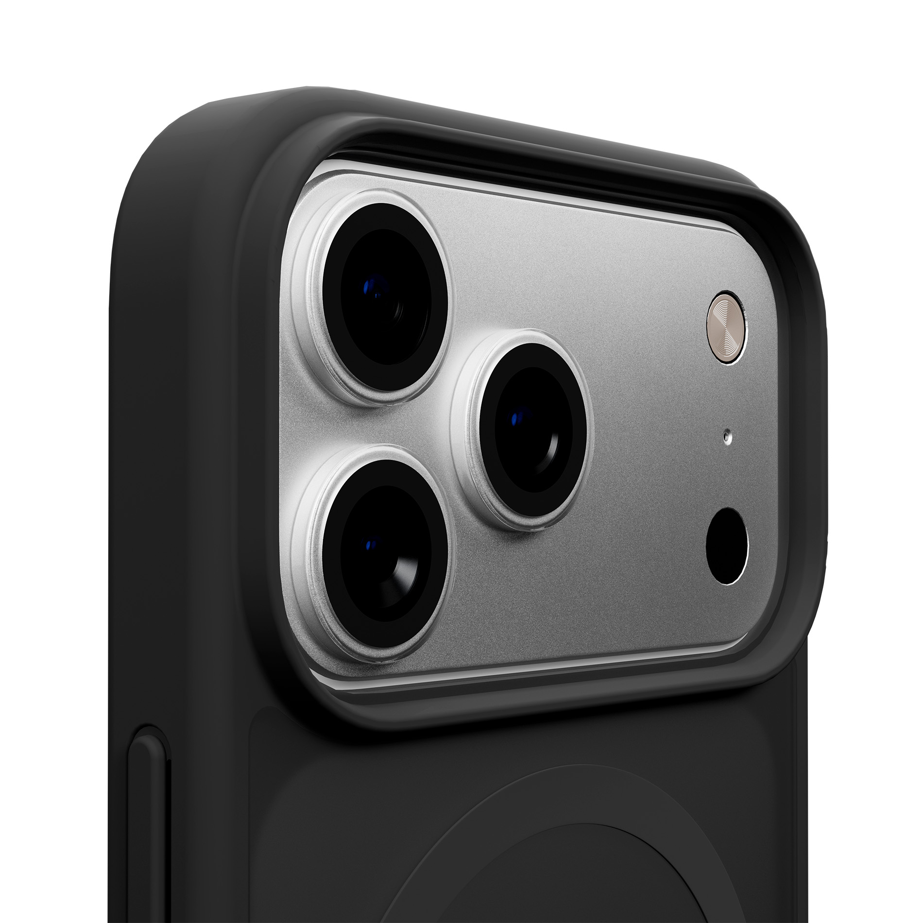 Primer plano de una funda de teléfono negra que muestra un módulo de cámara plateado con tres lentes.