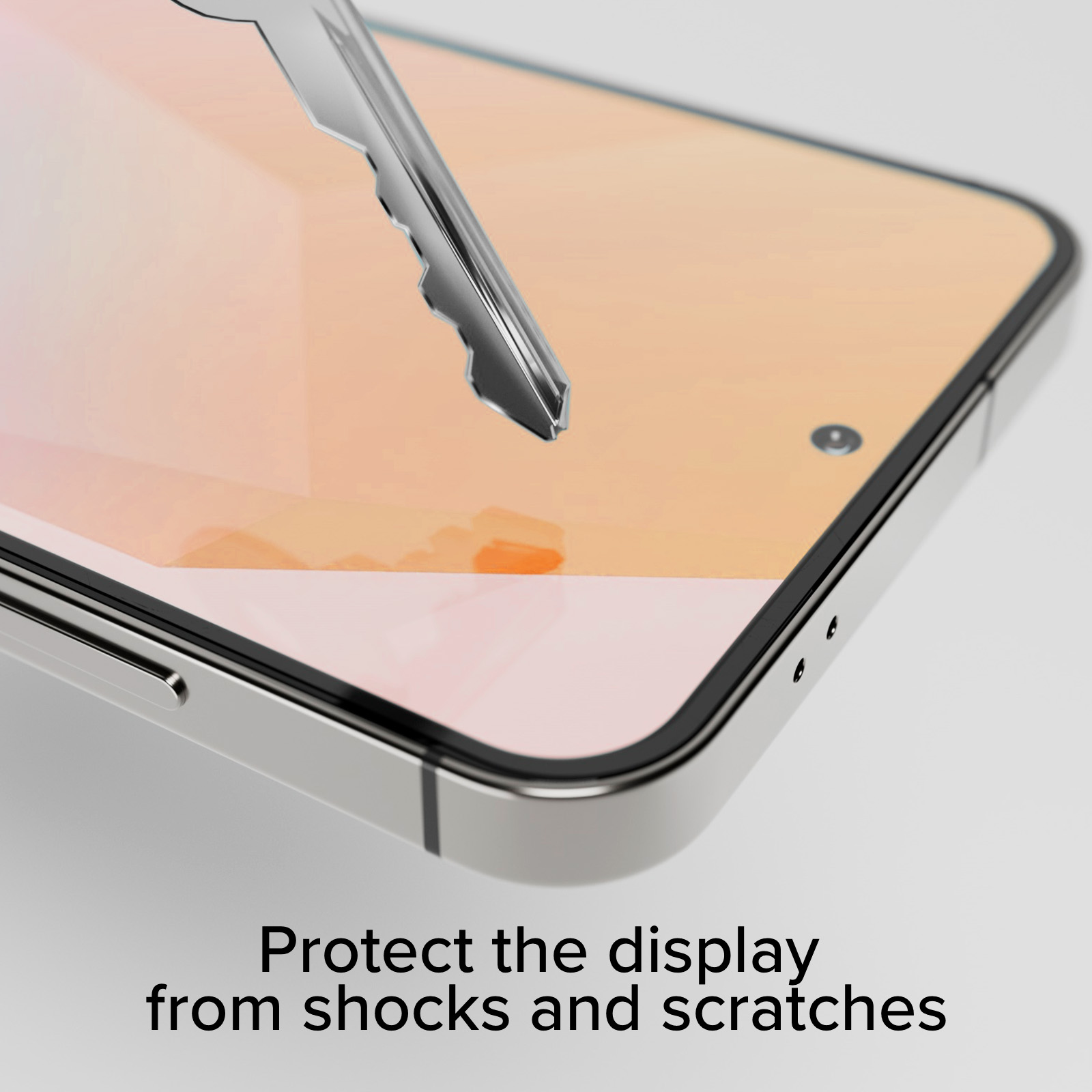 Una llave rasca la pantalla de un smartphone con protector de pantalla.