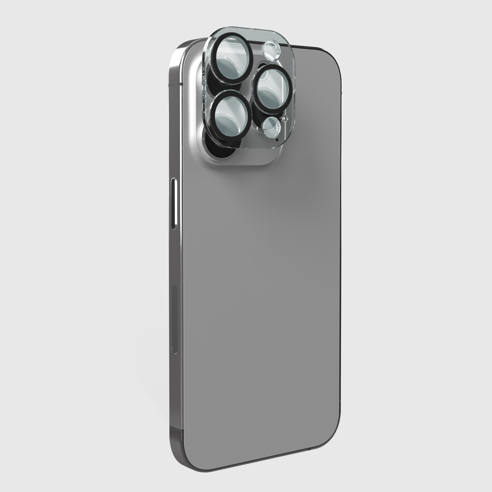 Un teléfono inteligente plateado con un protector de lente de cámara transparente en su parte posterior.