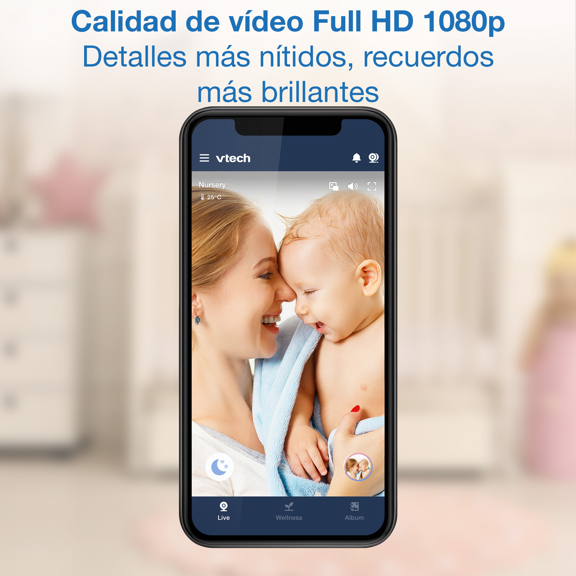 Madre y bebé se acurrucan en la pantalla de un vigilabebés. Calidad Full HD 1080p.