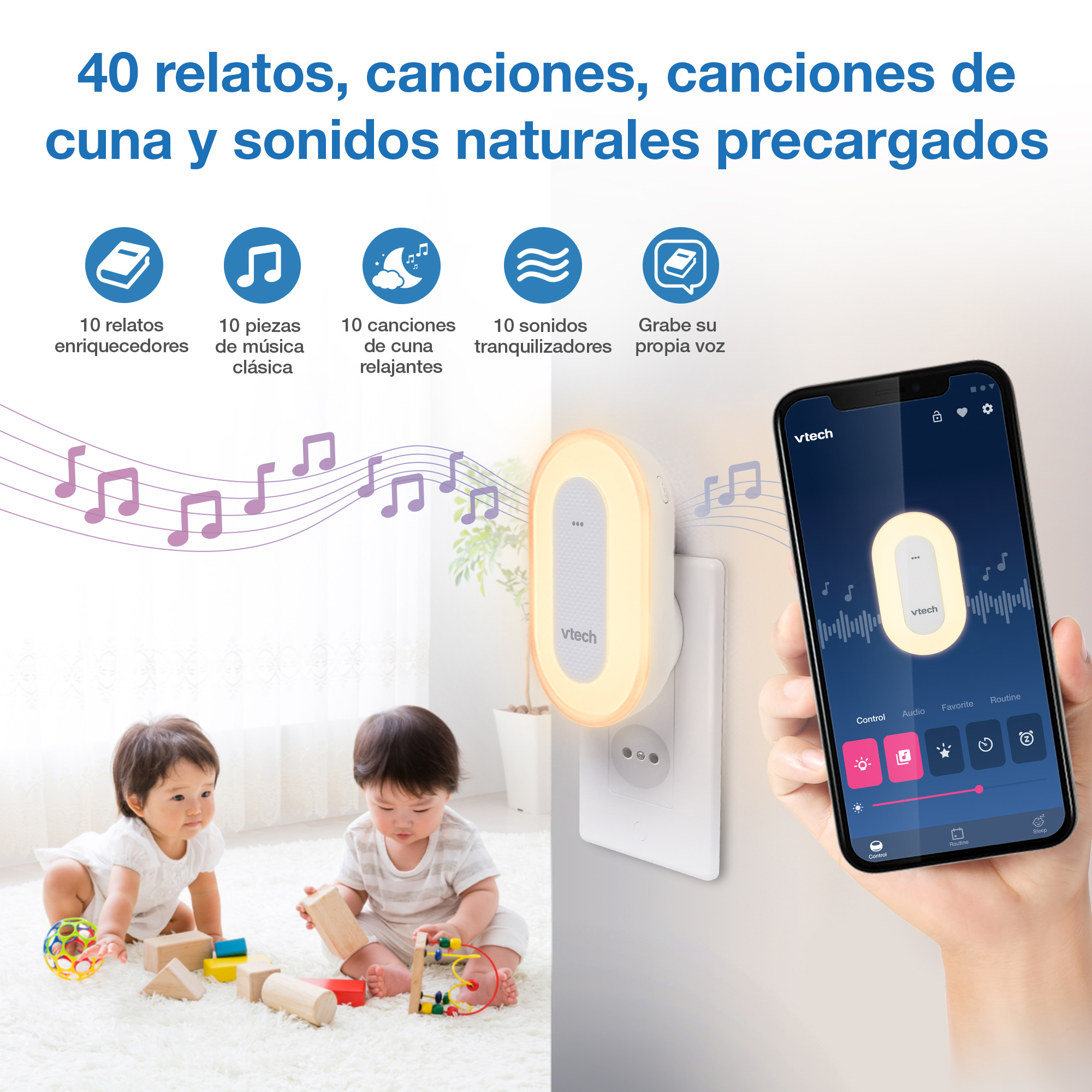 Dos bebés juegan en alfombra, una luz nocturna brilla, mano sostiene smartphone con app.