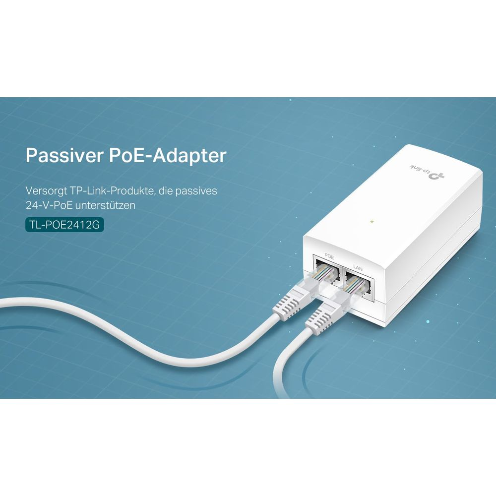 İki Ethernet kablosu bağlı beyaz TP-Link pasif PoE adaptörü.