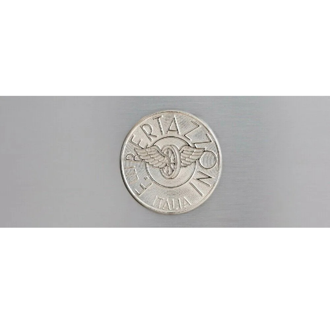 Emblema argentato con ruota alata e scritta 'FERIAZZONI ITALIA'.