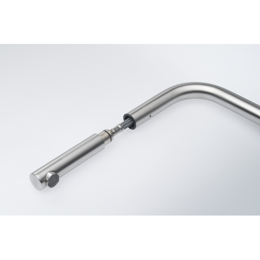 Esnek hortum bağlantılı, fırçalanmış metal çekilebilir musluk.