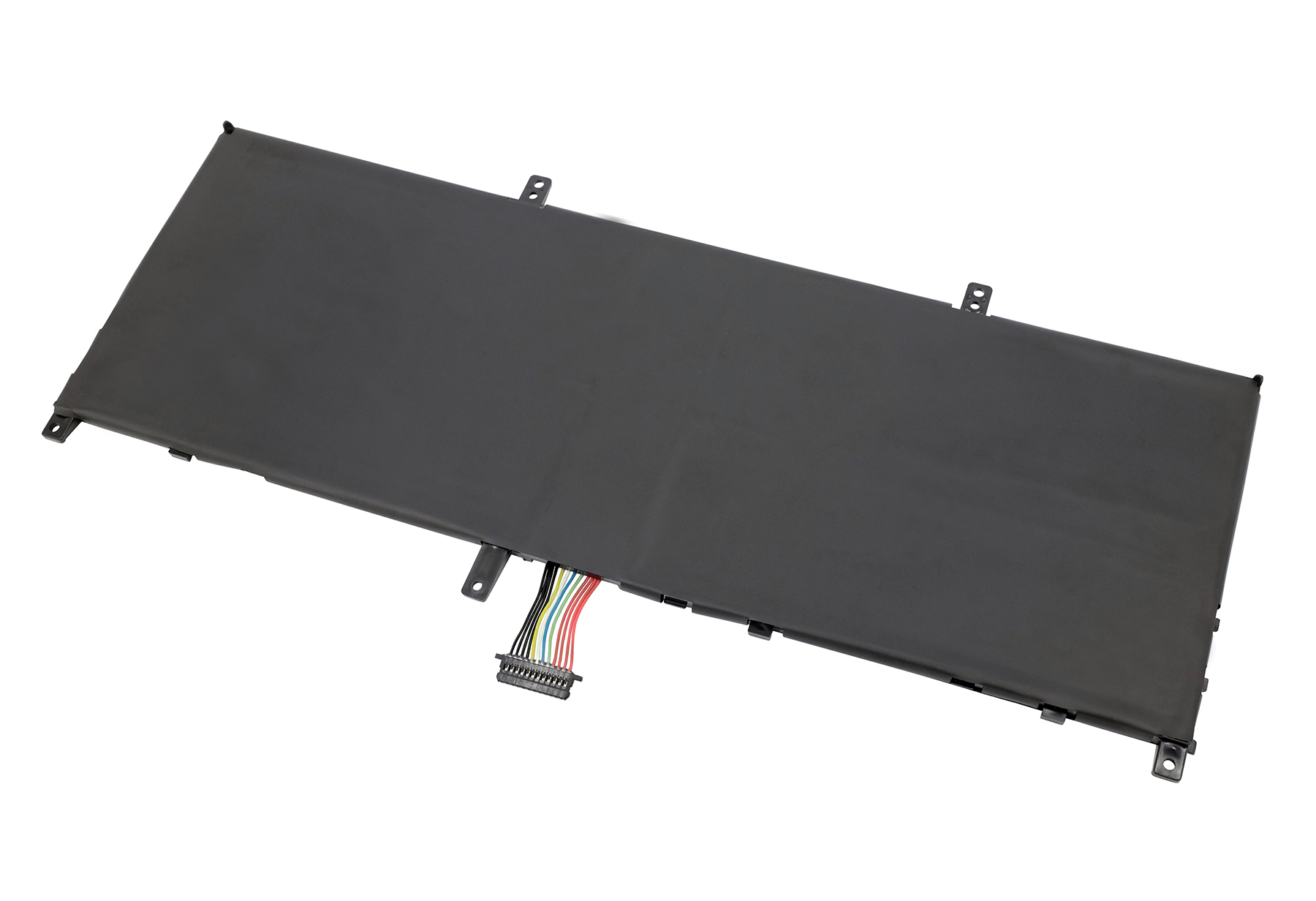 Una batteria nera per laptop con cablaggio colorato, isolata su sfondo bianco.