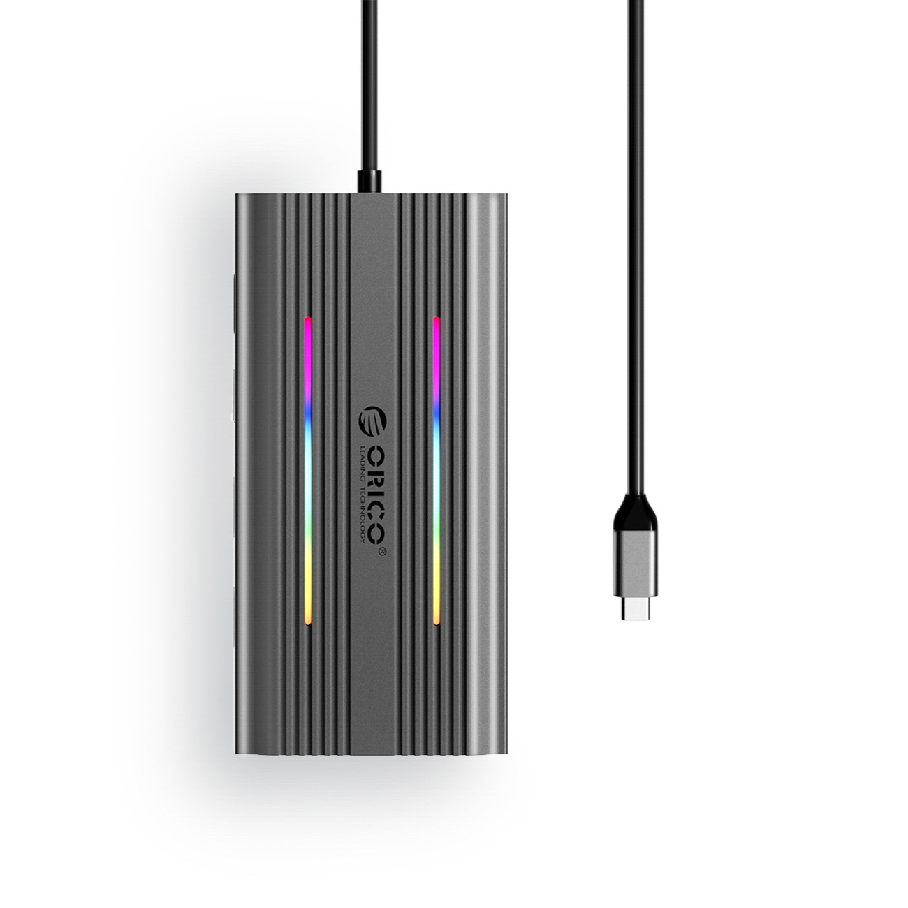 Szara obudowa z żebrami, podświetleniem RGB i kablem USB-C.