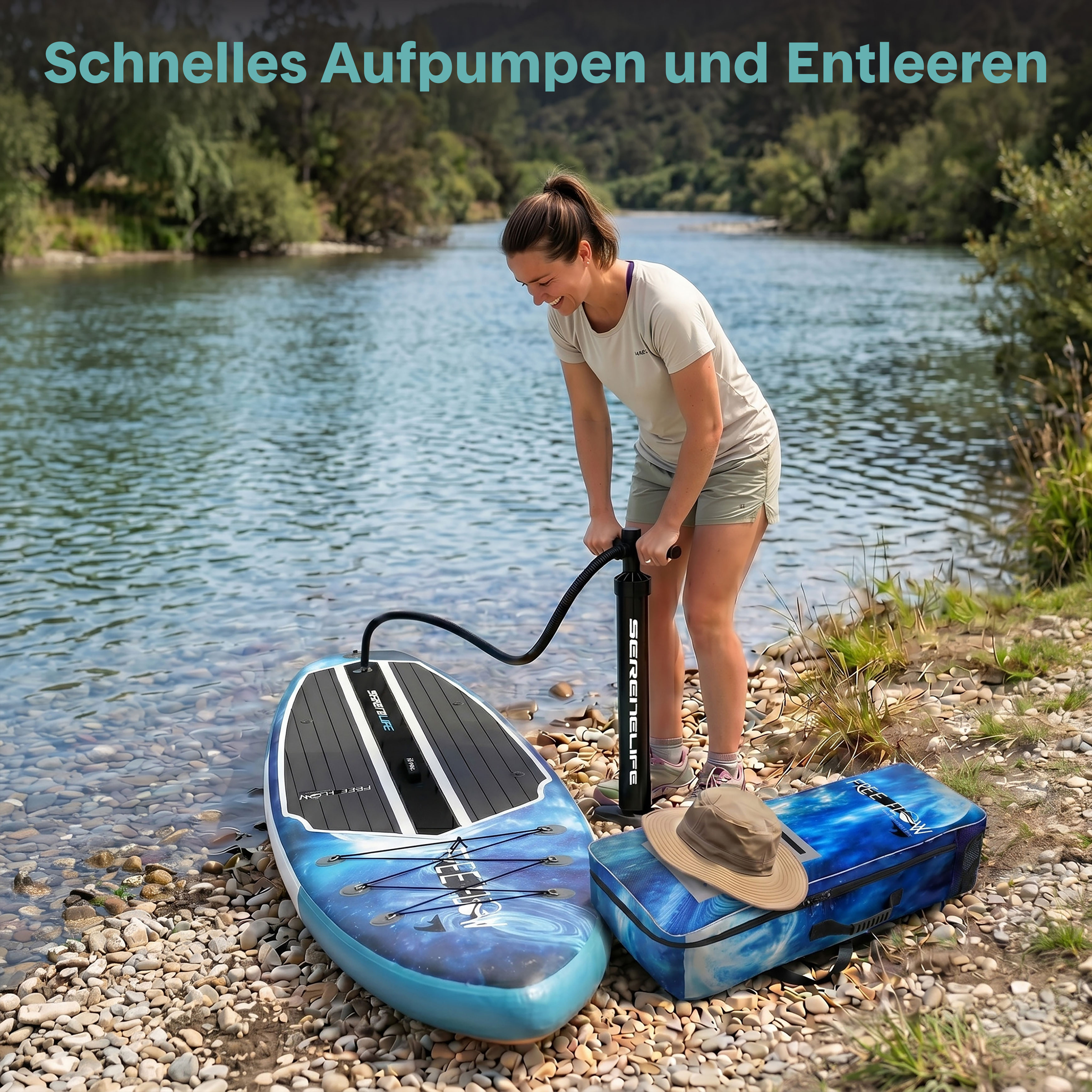 Frau pumpt ein blaues Board am Ufer auf. Ein Koffer und Hut liegen daneben.