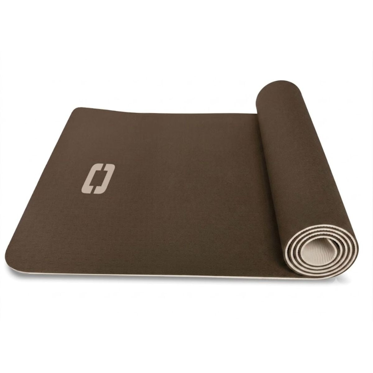 Braune Yogamatte, teilweise aufgerollt, mit weißem Logo.