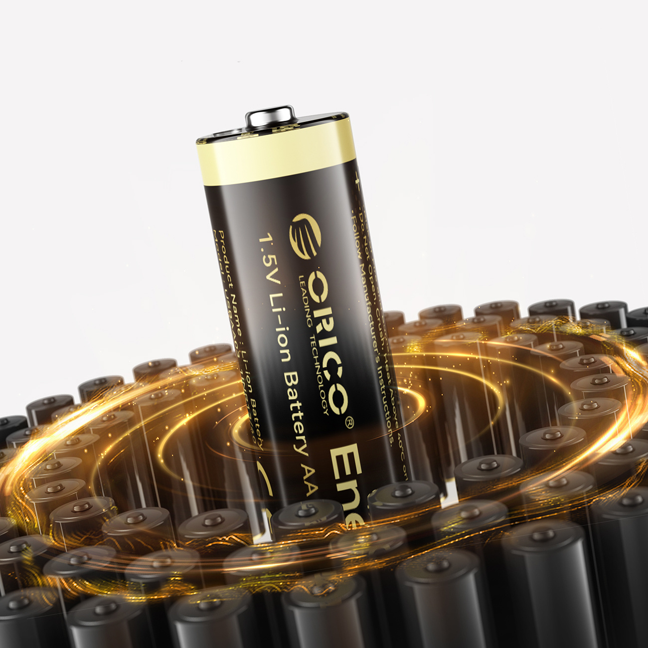 Pojedyncza bateria ORICO 1.5V Li-ion AA wznosi się nad okrągłym układem identycznych baterii.