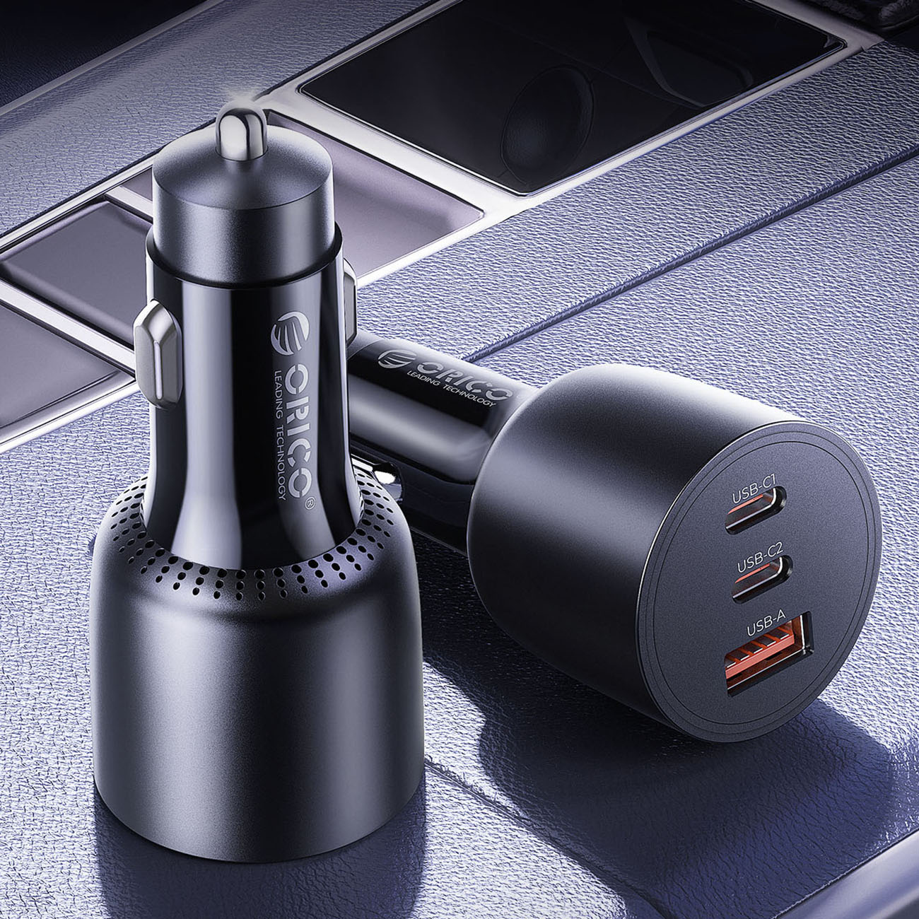 Dwa czarne ładowarki samochodowe ORICO z portami USB-C i USB-A na powierzchni.